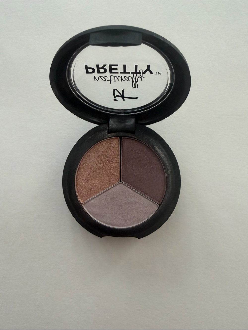 It Cosmetics Pretty in Plum Trio Eyeshadow Palette - Plum Shades EUC